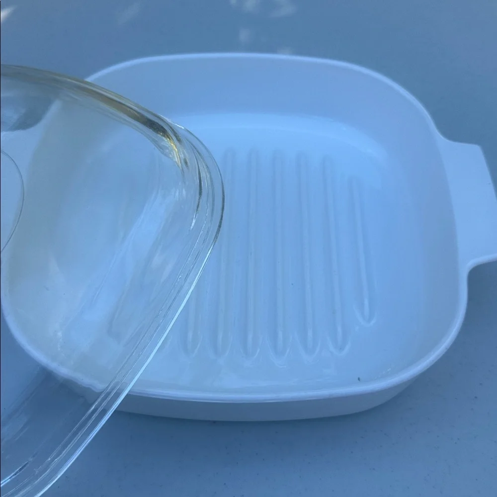 Corning Ware White Ceramic Baking Dish “Cooker” with Clear Pyrex Lid, M-10-GR-B